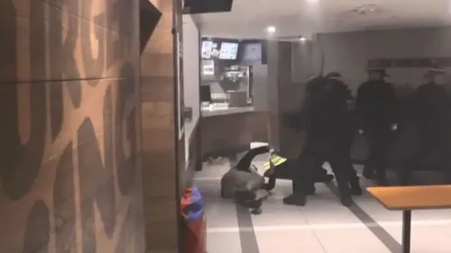 Violences dans un Burger King à Paris en 2018 : 3 CRS en garde à vue
